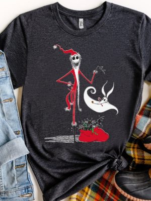 Retro Nightmare Before Christmas Jack Skellington Santa Claus And Presents Sweatshirt Disney Xmas Light T Shirt Disneyland Vacation Gift revetee 2