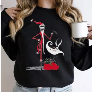 Retro Nightmare Before Christmas Jack Skellington Santa Claus And Presents Sweatshirt Disney Xmas Light T Shirt Disneyland Vacation Gift revetee 3