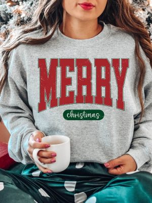 Retro Merry Christmas Sweatshirt Christmas Crewneck Sweater Christmas Shirt For Women Holiday Sweater Christmas Gift Christmas Shirt revetee 3