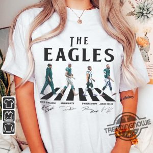 Eagles Walking Abbey Road Signatures Shirt Nick Sirianni Jalen Hurts DAndre Swift Jason Kelce Shirt Philadelphia Vintage T Shirt trendingnowe.com 2