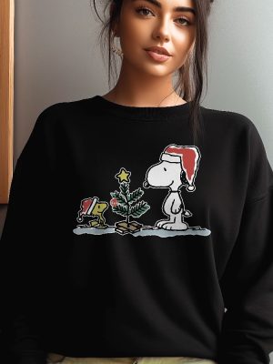 Snoopy Christmas Sweatshirt Vintage Christmas Sweatshirt Christmas Cartoon Dog Sweatshirt Charlie Christmas Sweatshirt Cartoon Sweater Unique revetee 4