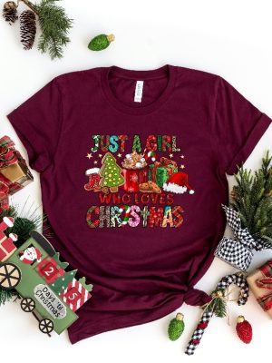 Womens Christmas Sweatshirt Just A Girl Who Loves Christmas Christmas Gift Shirt Christmas Lover Shirt Holiday Winter Shirt Unique revetee 4