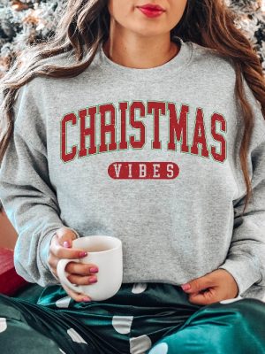 Retro Christmas Vibes Sweatshirt Womens Christmas Sweatshirt Holiday Sweater Cute Christmas Sweatshirt Christmas Gift Winter Shirt Unique revetee 5 1