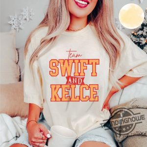 Team Swift And Kelce Shirt Travis Kelce Swift Shirt Football Chiefs Jersey Shirt Travis Kelce Football NFL Taylor and Travis Sweatshirt trendingnowe.com 4