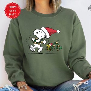 Charlie And The Snoopy Christmas Sweatshirt Christmas Cartoon Dog Sweatshirt Christmas Gift Vintage Sweatshirt Unique revetee 3 3