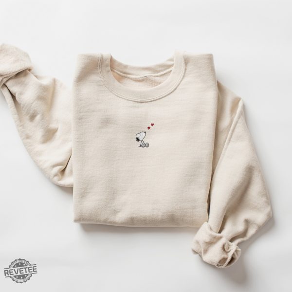 Snoopy Embroidered Heart Sweatshirt Unique revetee 1
