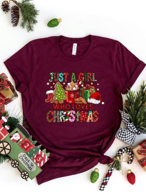 Womens Christmas Sweatshirt Just A Girl Who Loves Christmas Christmas Gift Shirt Christmas Lover Shirt Holiday Winter Shirt Unique revetee 4 1