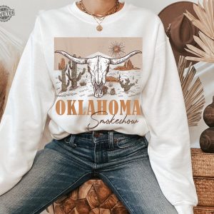 Oklahoma Smokeshow Shirts Zach Bryan Retro Cow Skull Sweatshirt Country Music Hoodies Nashville Cactus Western Tee Cowboy Western Tops Unique revetee 4