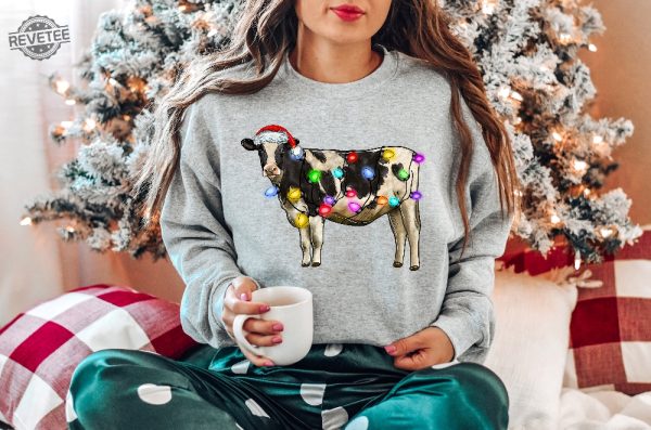 Christmas Cow Sweatshirt Cow Lights Sweater Cow Women Sweatshirt Cow Lover Shirt Christmas Sweatshirt Highland Cow Crewneck Farm Xmas Unique revetee 1
