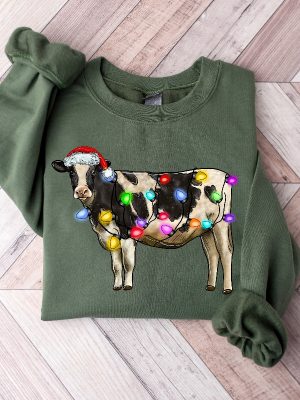 Christmas Cow Sweatshirt Cow Lights Sweater Cow Women Sweatshirt Cow Lover Shirt Christmas Sweatshirt Highland Cow Crewneck Farm Xmas Unique revetee 3