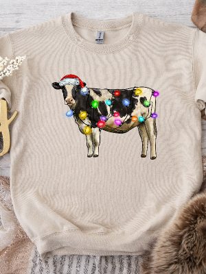 Christmas Cow Sweatshirt Cow Lights Sweater Cow Women Sweatshirt Cow Lover Shirt Christmas Sweatshirt Highland Cow Crewneck Farm Xmas Unique revetee 5