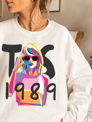 Taylor Swiftie Merch Sweatshirt Taylor Swiftie 1989 Inspired Sweatshirt Taylor Swiftie Fan Apparel 1989 Edition Swiftie Fan Favorite 1989 Unique revetee 2