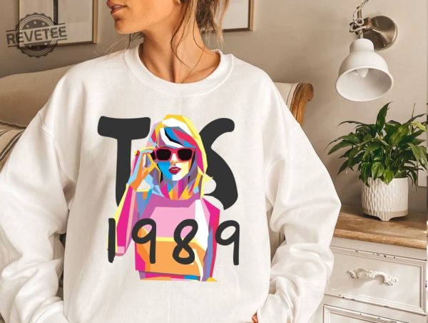 Taylor Swiftie Merch Sweatshirt Taylor Swiftie 1989 Inspired Sweatshirt Taylor Swiftie Fan Apparel 1989 Edition Swiftie Fan Favorite 1989 Unique revetee 2