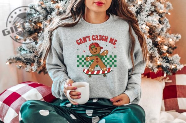 Cant Catch Me Retro Gingerbread Boy Ball Cap Kids Shirt Funny Christmas Hoodie Christmas Gingerbread Crewneck Sweater Unisex Trendy Tshirt Christmas Gifts giftyzy 2
