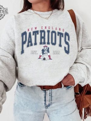 Vintage New England Football Vintage Style Sweatshirt The Pats T Shirt Vintage New England Fan Gift Crewneck Patriots Sweatshirt Sweatshirt Unique revetee 2