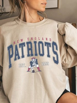 Vintage New England Football Vintage Style Sweatshirt The Pats T Shirt Vintage New England Fan Gift Crewneck Patriots Sweatshirt Sweatshirt Unique revetee 3