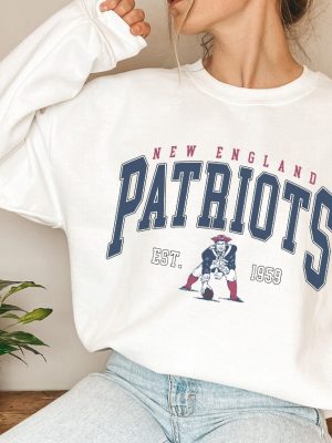 Vintage New England Football Vintage Style Sweatshirt The Pats T Shirt Vintage New England Fan Gift Crewneck Patriots Sweatshirt Sweatshirt Unique revetee 4