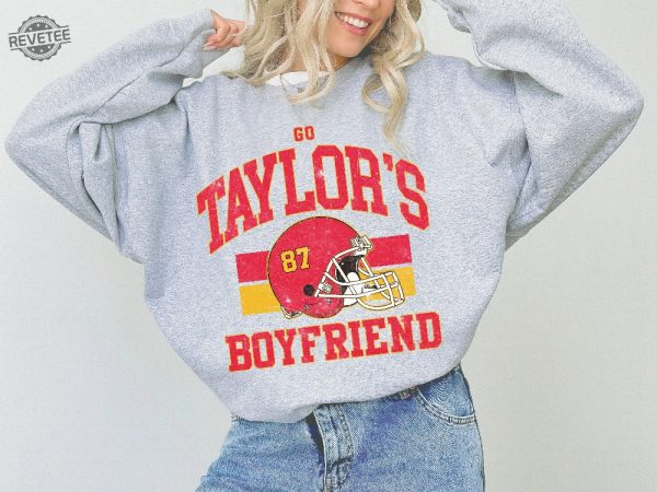 Taylor And Travis Sweatshirt Taylors Boyfriend Sweatshirt Kansas City Crewneck Football Era Sweatshirt Taylor Fan Vintage Game Day Shirt Unique revetee 2