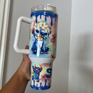 https://bucket-revetee.storage.googleapis.com/wp-content/uploads/2023/12/26091401/Stitch-Tumbler-40Oz-Stitch-Drip-Stanley-Dupe-Cup-Aloha-Dancing-Lilo-And-Stitch-Blue-40-Oz-Stainless-Steel-Cup-With-Handle-Disney-Gift-laughinks_2-300x300.jpg