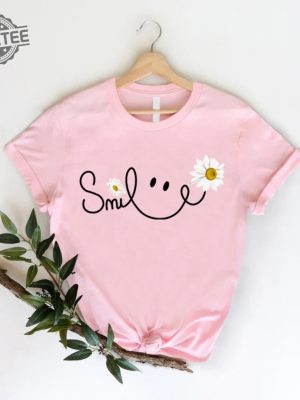 Daisy Smile Face Shirt Daisy Flower Smile Shirt Summer Women Gift Tee Daisy Womens Shirt Floral Gift For Women Mom Trendy Flower Shirt Unique revetee 2