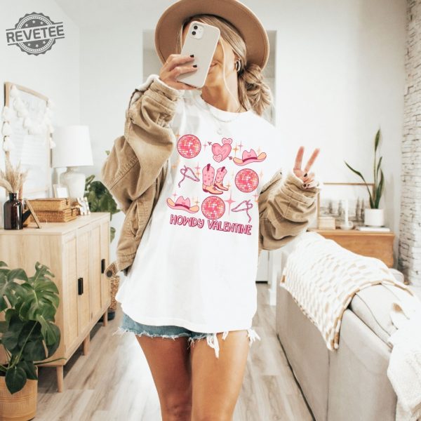 Howdy Valentine Comfort Colors Western Graphic Tee Retro Valentines Day Shirt Cowgirl Valentines Shirt Western Valentines Shirt revetee 1