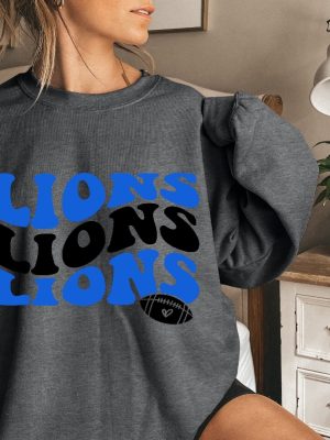 Detroit Lions Sweatshirt Retro Style Vintage Detroit Lions Lions Football Detroit Lions Football Womens Detroit Lions Detroit Gifts revetee 5