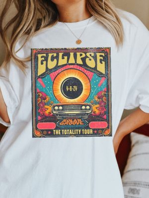 Solar Eclipse 2024 1717 Retro Style T Shirt Path Of Totality Vintage Look Tee Eclipse April 18 2024 Distressed T Shirt Pepper revetee 3