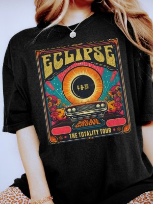 Solar Eclipse 2024 1717 Retro Style T Shirt Path Of Totality Vintage Look Tee Eclipse April 18 2024 Distressed T Shirt Pepper revetee 4