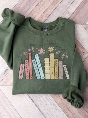 Retro Teacher Sweatshirt Teacher Shirt Bookish Shirt Book Lover Teacher Shirt Teacher Appreciation Gifts Back To School Team Teacher Unique revetee 4