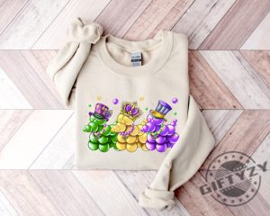 Mardi Gras Bead Dog Shirt Mardi Gras Carnival Hoodie Fat Tuesday Crewneck Sweatshirt Mardi Gras Party Tshirt Louisiana Gift giftyzy 3