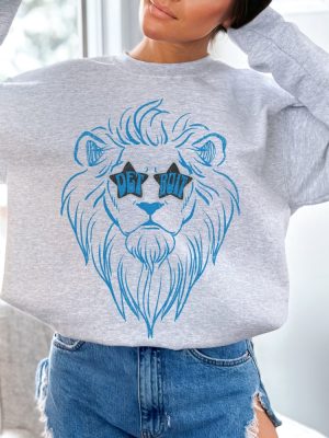 Vintage Detroit Football Sweatshirt Lions Football Crewneck Retro Style Lions Shirt Gift For Lions Football Fan Detroit Lions Gift Michigan Unique revetee 4