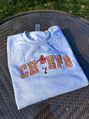 pacheco hoodie tshirt sweatshirt vintage kansas city chiefs pacheco embroidered crewneck shirts kc chiefs football tee isiah pacheco embroidery fan gift laughinks 2