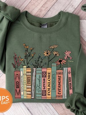 Albums As Books Sweatshirt Trendy Aesthetic For Book Lovers Crewneck Folk Music Hoodie Taylor Swift Albums As Books Unique revetee 5