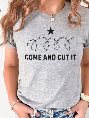 Come And Cut It Barbed Wire Political Graphic Shirt Hold The Line Razor Wire T Shirt Texas Civil War Texas State Flag Come And Take It Unique revetee 5