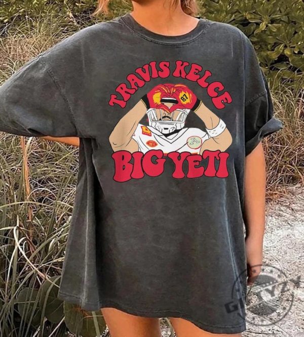 Vintage Travis Kelce Shirt Retro Travis Sweatshirt Sport Gift Football Fan Hoodie Classic 90S Graphic Tshirt Game Day Shirt giftyzy 4
