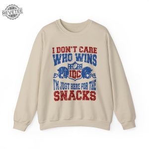Funny Football Sweatshirt Superbowl Shirt Just Here For The Snacks Shirt Travis Kelce Message To Taylor Swift Go Taylors Boyfriend Shirt Unique revetee 3