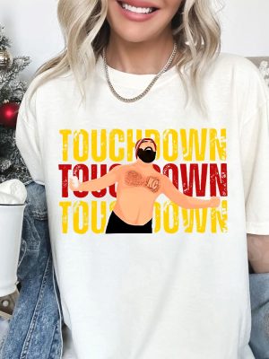 Chiefs Touchdown Jason Kelce Shirt Kansas City Over Heart Travis Kelce Message To Taylor Swift Go Taylors Boyfriend Shirt Unique revetee 4