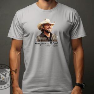Toby Keith Tribute Shirt Were Gonna Miss That Smile Memorial Tshirt Country Music Legend Homage Hoodie Unisex Sweatshirt Thoughtful Fan Gift giftyzy 3