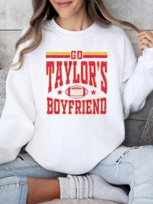 Taylors Boyfriend Sweatshirt Taylor Swift Super Bowl Outfit Taylor Swift And Travis Kelce Super Bowl Shirts Kansas City Cheifs Unique revetee 2