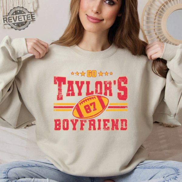 Go Boyfriend Sweatshirt Go Boyfriend Sweater Taylor Swift Super Bowl Outfit Taylor Swift And Travis Kelce Super Bowl Shirts Kansas City Cheifs Unique revetee 2