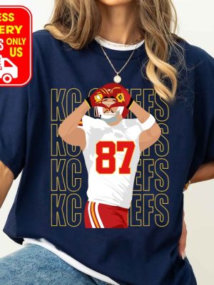 Express Delivery Travis Kelce Heart Hands Shirt Taylor Swift Super Bowl Outfit Taylor Swift And Travis Kelce Super Bowl Shirts Kansas City Cheifs Unique revetee 4