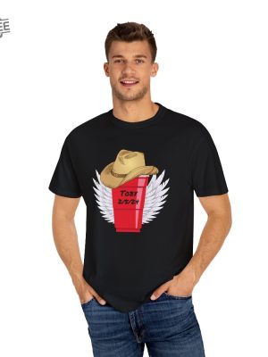 Toby Keith In Memory Red Solo Cup Wings Toby Keith Merchandise Toby Keith Apparel Toby Keith T Shirts Unique revetee 4