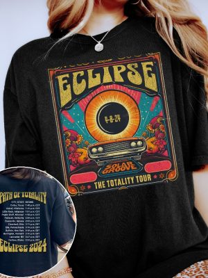 Solar Eclipse 2024 Unisex Retro Style Path Of Totality 2024 Vintage Look Distressed Tee April 18 Unique revetee 2