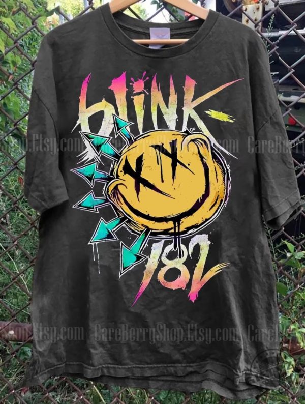 Blink 182 Smiley Face Pop Punk Band Shirt 182 World Tour 2023 Sweatshirt Arrow Smiley Tshirt Unisex Hoodie Vintage Blink Shirt giftyzy 2