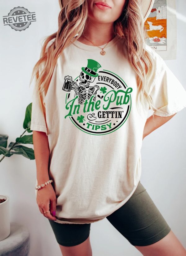 Everybody In The Pub Gettintipsy Shirt Shenanigans Shirt St Patricks Day Costume St Patricks Day Womens Clothing St Patricks Day Tshirts Unique revetee 1