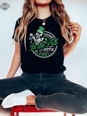 Everybody In The Pub Gettintipsy Shirt Shenanigans Shirt St Patricks Day Costume St Patricks Day Womens Clothing St Patricks Day Tshirts Unique revetee 2