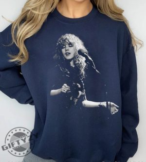 Vintage Stevie Shirt Stevie Graphic Sweatshirt Fleetwood Mac Vintage Band Music Tshirt Gift For Fans Hoodie Dont Be A Lady Be A Legend Shirt giftyzy 5