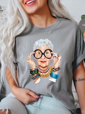 Iris Apfel Shirt Rip Iris Apfel Shirt Fashion Icon Dies At 102 Iris Apfel Net Worth Iris Apfel Young Iris Apfel Quotes Unique revetee 3