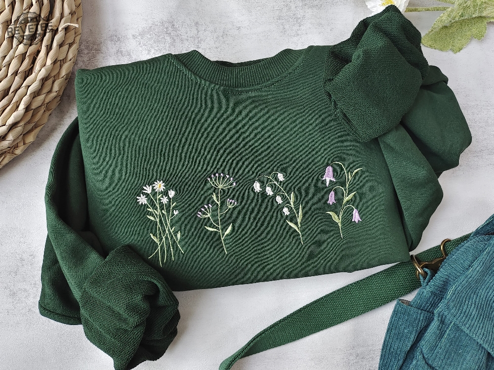 Cute Wildflowers Embroidered Crewneck Dark Green Daisy Sweatshirt Floral Embroidered Sweatshirt Gifts For Her Gifts For Mom Unique