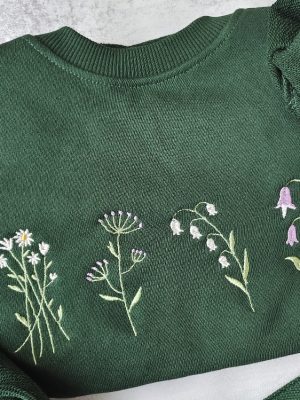 Cute Wildflowers Embroidered Crewneck Dark Green Daisy Sweatshirt Floral Embroidered Sweatshirt Gifts For Her Gifts For Mom Unique revetee 2